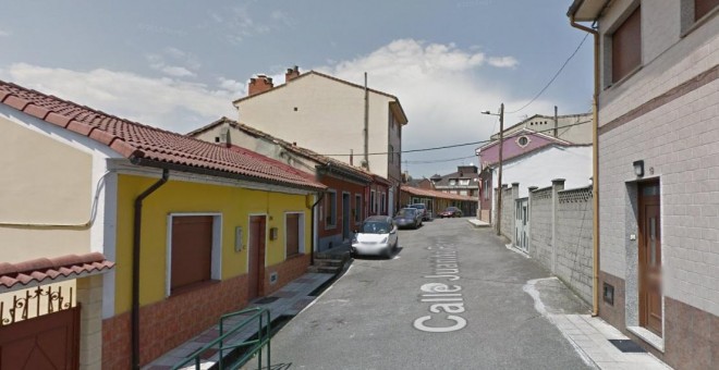 Vista de la calle Juanito Perotti, en el barrio de La Campa, La Felguera, Asturias. / Maps