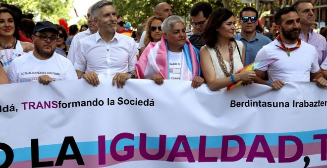 El ministro del Interior, Fernando Grande-Marlaska, participa en la manifestación del Orgullo que esta tarde parte desde la glorieta de Atocha de Madrid. EFE