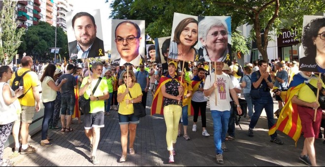 Miles de personas claman en Barcelona por la libertad de los presos del 'procés'./.EUROPA PRESS