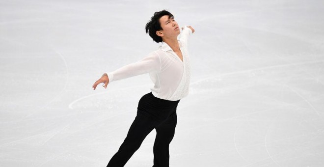 Denis Ten, en un campeonato en Moscú en 2017. Yuri KADOBNOV / AFP