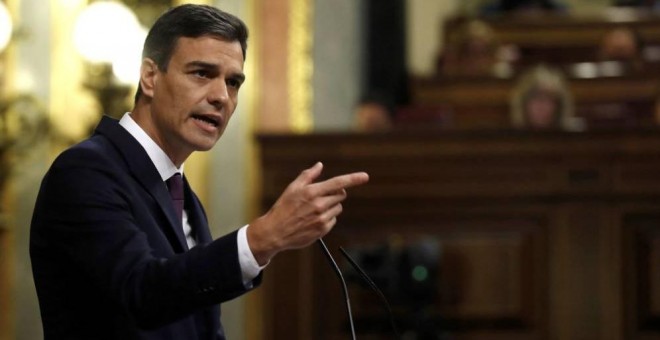 El jefe del Ejecutivo, Pedro Sánchez, durante su comparecencia a petición propia en el Congreso, en un pleno extraordinario para informar de su programa de Gobierno / EFE