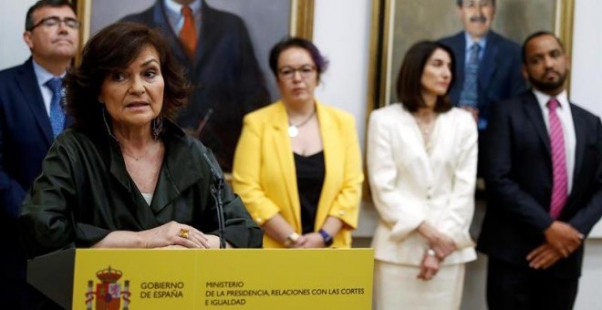 Carmen Calvo en la toma de posesión de la directora del Instituto de la Mujer, la Delegada del Gobierno contra Violencia Machista y el director de Igualdad de trato y diversidad. / EFE