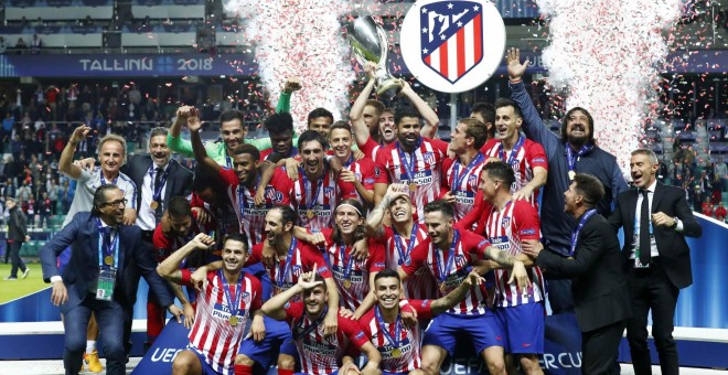 Los jugadores del Atlético de Madrid celebran su victoria ante el Real Madrid. - REUTERS