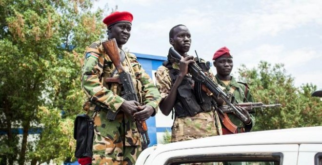 Soldados de Sudán del Sur en la localidad de Paloch, en una imagen de archivo. / AFP - ANDREI PUNGOVSCHI