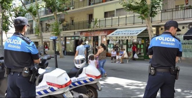 Dos policías locales de Alcorcón. EFE/Archivo