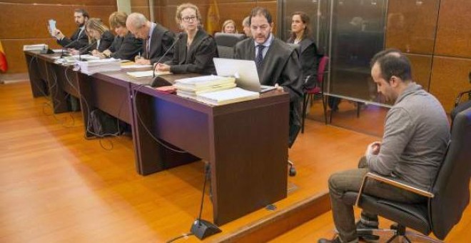 El condenado a prisión permanente revisable por asesinar a una bebé en Vitoria, en el juicio. EFE