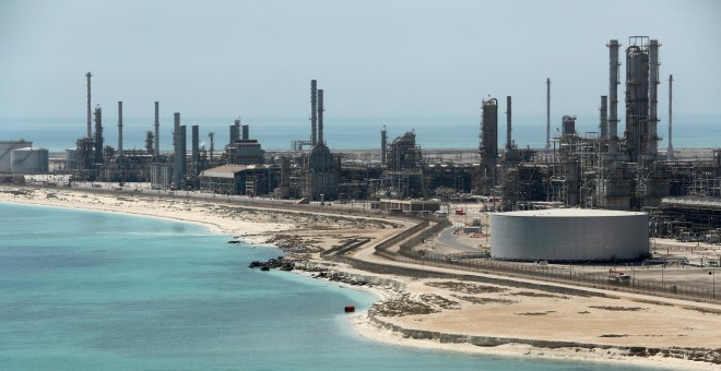 Vista de la refinería de Ras Tanura de la petrolera Aramco, de Arabia Saudí. REUTERS