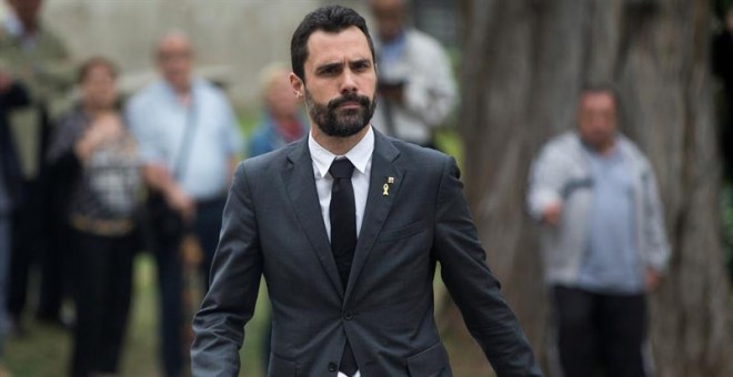 08/10/2018.- El presidente del Parlament de Cataluña, Roger Torrent, a su llegada a la ceremonia fúnebre por la muerte de la soprano Montserrat Caballé, fallecida el sábado a los 85 años de edad, que se ha celebrado en el tanatorio de Les Corts de Barcelo