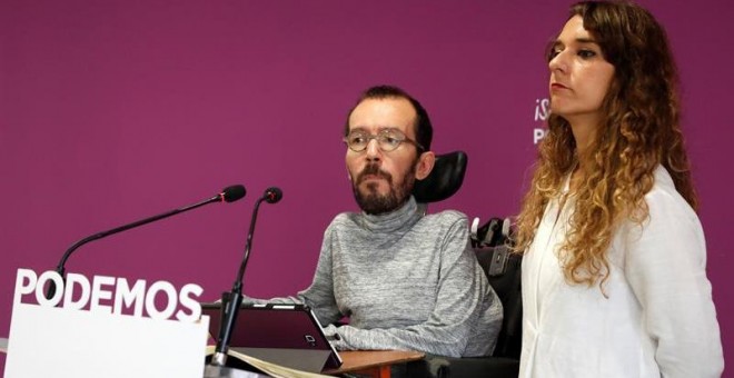 El secretario de Organización y Programa de Podemos, Pablo Echenique, y la diputada Noelia Vera durante la rueda de prensa ofrecida tras el Consejo de Coordinación de la formación. EFE/J.J. Guillén