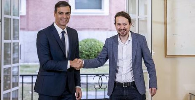 El presidente del Gobierno, Pedro Sánchez, y el líder de Podemos, Pablo Iglesias, en la firma del acuerdo presupuestario para 2019 / PODEMOS