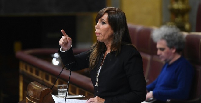 La diputada del PP Alícia Sánchez-Camacho, durante su intervención el pleno del Congreso. EFE/FERNANDO VILLAR