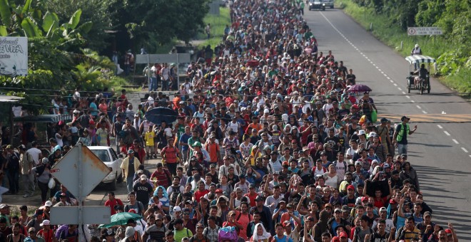Imagen de la caravana de miles de migrantes hondureños que marchan a EEUU - REUTERS/Adrees Latif