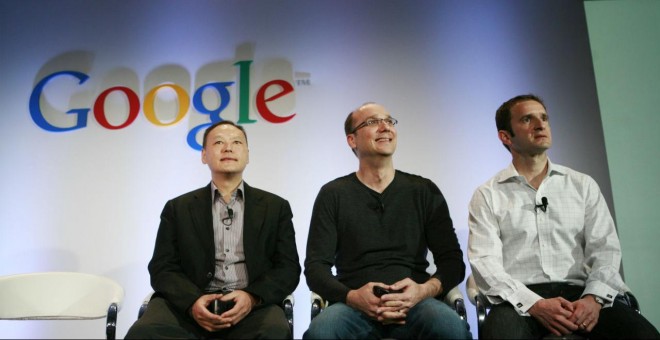 El creador de Android, Andy Rubin (centro), en una imagen de archivo. REUTERS