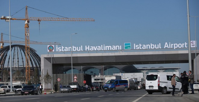 Vista de los accesos del nuevo aeropuerto internacional de Estambul antes de su ceremonia oficial de inauguración, en Estambul (Turquía). EFE/ Erdem Sahin