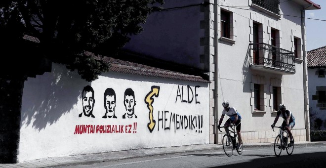 Pintadas y pancartas de los jóvenes en prisión por la pelea en Altsasu. EFE