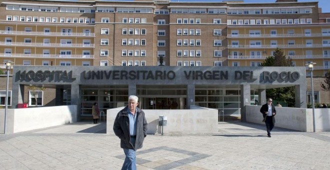 El hospital Universitario Virgen del Rocío, donde actualmente sigue ingresado el menor que recibió una paliza con un bate de béisbol | EFE