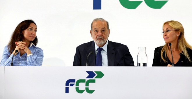 Esther Koplowitz, Carlos Slim, y Esther Alcocer Koplowitz, en la presentación del plan estratégico de FCC. REUTERS