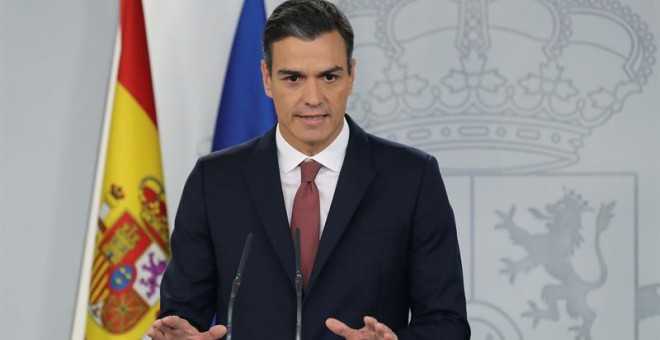 7/11/2018.-El presidente del Gobierno, Pedro Sánchez, durante la rueda de prensa que ha ofrecido hoy en el Palacio de La Moncloa en la que ha anunciado que cambiará la ley para que sea la banca y no el cliente el que deba pagar el impuesto sobre actos jur