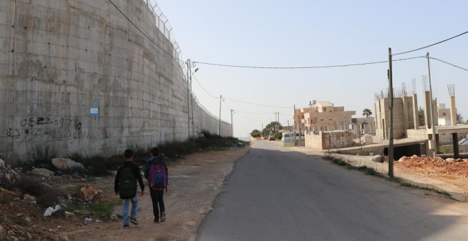 Parte del muro que rodea Al-Walaja. YARA RAMADAN