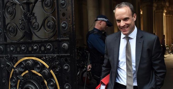 El ministro británico para la salida de la Unión Europea (UE), Dominic Raab, a su llegada al consejo de ministros celebrado hoy en Londres, Reino Unido./EFE