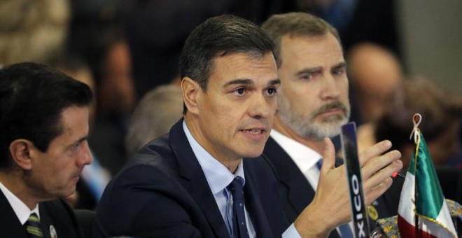 El presidente del Gobierno español, Pedro Sánchez, pronuncia un discurso durante la sesión plenaria de jefes de estado en la XXVI Cumbre Iberoamericana, hoy, en Antigua, Guatemala. EFE/Lavandeira Jr.