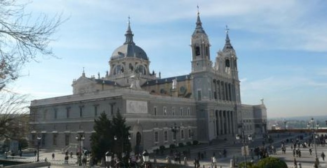 Vista exterior de la catedral de La Almudena | EFE