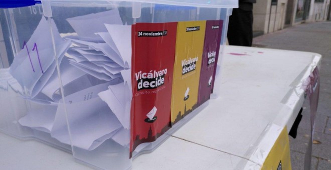 Urnas del referéndum popular por una monarquía o república./Vicálvaro Decide