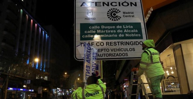 30/11/2018.- Desde esta medianoche está en vigor Madrid Central, un área de 472 hectáreas por la que solo pueden circular los residentes, sus invitados (un máximo de 20 al mes), los coches con etiqueta Cero Emisiones y Eco y los vehículos B y C que acudan