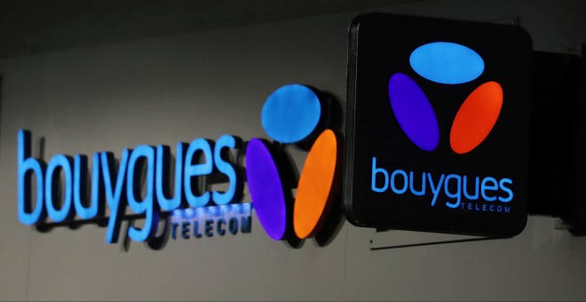El logo de Bouygues Telecom a la entrada de una de sus tiendas en Niza. REUTERS/Eric Gaillard