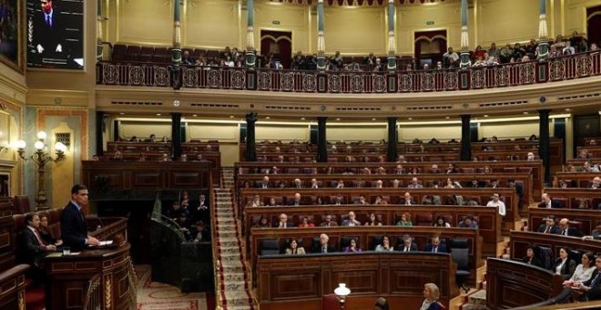 El presidente del Gobierno, Pedro Sánchez, durante su intervención ante el pleno del Congreso con el fin de hablar de la situación en Cataluña en un pleno en el que también informa del acuerdo de la Unión Europea sobre el 'brexit' / EFE