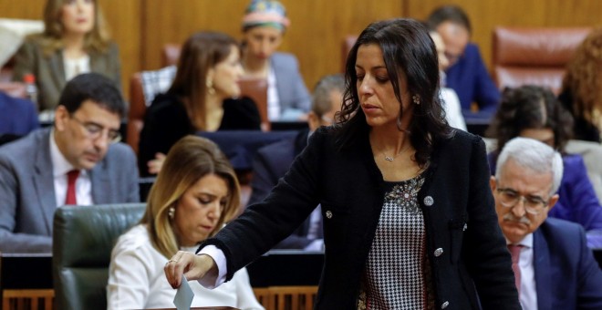 Marta Bosquet, de Ciudadanos, que ha sido elegida presidenta del Parlamento de Andalucía, durante su votación para elegir los miembros de la Mesa. EFE/Julio Muñoz