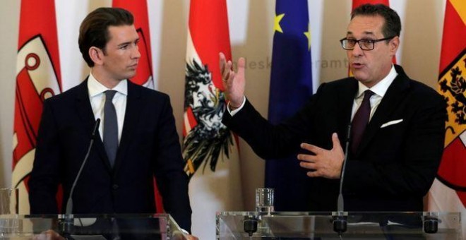 El canciller de Austria, el conservador Sebastian Kurz, y el vicecanciller, el ultra Heinz-Christian Strache. REUTERS/Archivo