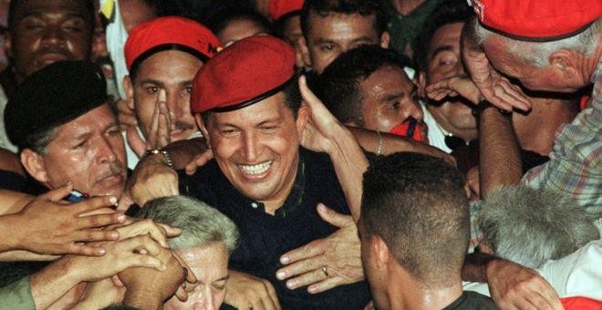 Hugo Chávez tras una victoria electoral.