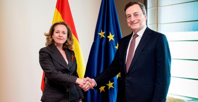 La ministra de Economía, Nadia Calviño, y el presidente del Banco Central Europeo (BCE) Mario Draghi, durante la reunión que han mantenido en la sede del Ministerio, en Madrid. EFE/Mº de Economía/Mauricio Skrycky