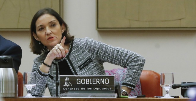 La ministra de Industria, Reyes Maroto, momentos antes de su comparecencia en comisión en el Congreso para informar sobre las medidas del Ministerio ante el concurso de acreedores presentado por el astillero La Naval, de Sestao (Vizcaya). EFE/Juan Carlos