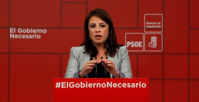La portavoz del PSOE en el Congreso, Adriana Lastra, durante la rueda de prensa ofrecida en la sede de Ferraz, en Madrid. EFE/J.J. Guillén