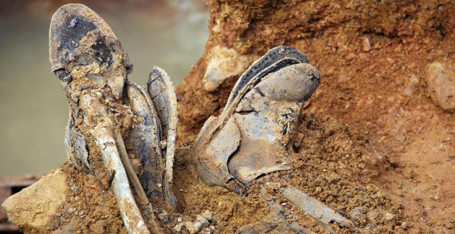Las asociaciones memorialistas temen que la falta de presupuesto impida avanzar en las exhumaciones de fosas comunes. ARMH