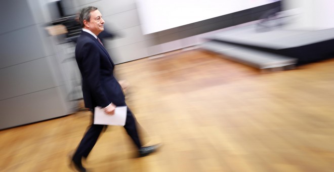 El presidente del BCE, Mario Draghi, a su llegada a la rueda de prensa tras la reunión del Consejo de Gobierno de la entidad, en su sede en Fráncfort. REUTERS/Kai Pfaffenbach
