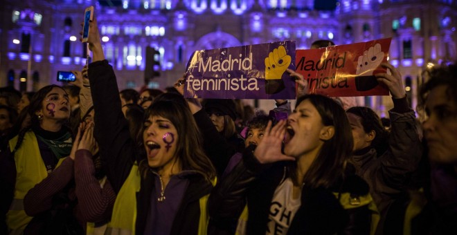 La manifestación de la huelga feminista con motivo del Día de la Mujer, a su paso por Cibeles, en Madrid.-JAIRO VARGAS