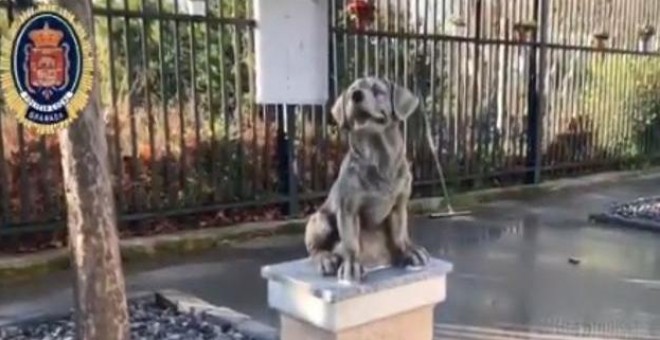 Imagen del monolito para rendir homenaje a los perros de la Unidad Canina.