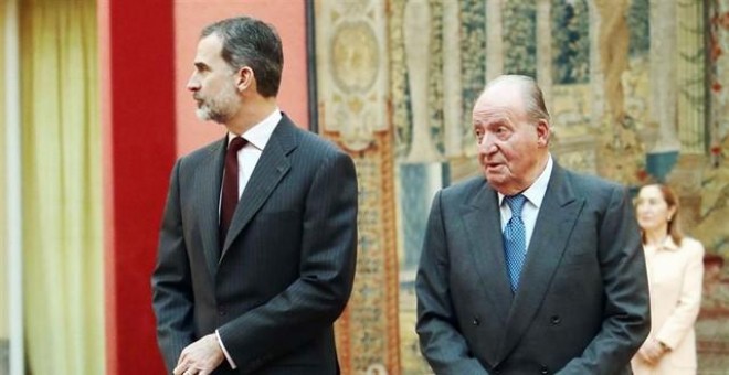 El Rey Felipe VI y su padre Juan Carlos. Europa Press