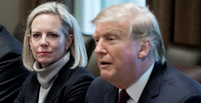 Kirstjen Nielsen, en una imagen de archivo junto a Donald Trump. - EFE