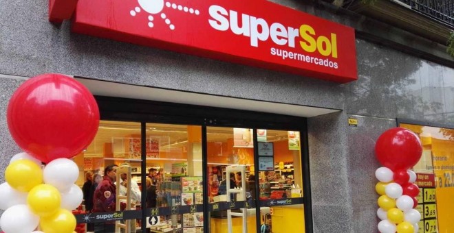 Tienda de la cadena de supermercados Supersol.