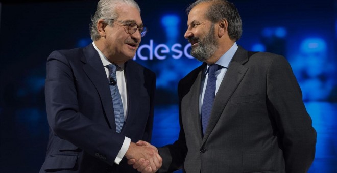 El presidente de Endesa, Juan Sánchez-Calero (d), y el consejero delegado, José Bogas (i), en la junta de accionistas de la eléctrica. E.P.