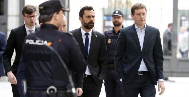 El presidente del parlamento catalán, Roger Torrenet, a su llegada al Congreso de los Diputados. - EFE