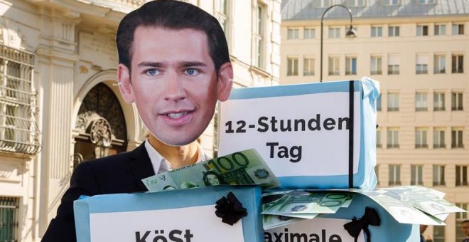 21/05/2019 - Un activista con una careta que representa al canciller austriaco, Sebastian Kurz, protesta delante de la Cancillería en Viena (Austria) este martes | EFE/ Florian Wieser