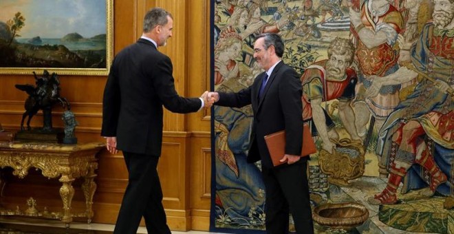 El rey Felipe recibe al presidente del Senado, Manuel Cruz. - EFE