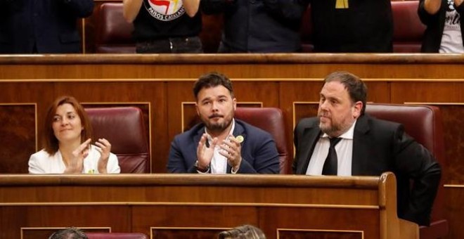 21/5/2019.-El líder de ERC, Oriol Junqueras, que se encuentra en prisión provisional, es aplaudido por sus compañeros tras jurar o prometer su cargo durante la sesión constitutiva de las nuevas Cortes Generales de la XIII Legislativa que se celebra este m