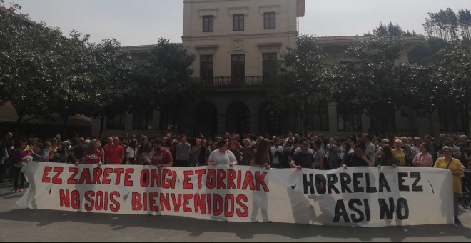 Concentración en Ugao-Miraballes contra la visita de Albert Rivera. - D.B.