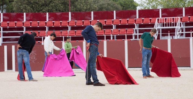 Alumnos en la escuela de tauromaquia de Madrid Marcial Lalanda.